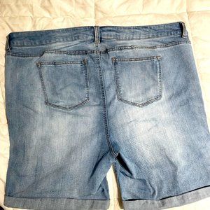 Celebrity Pink Bermuda Shorts Demin Jean Size 20 Distressed Plus
